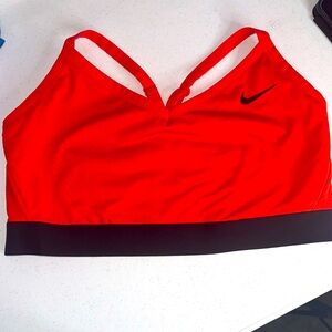 New without tags women’s Nike sports bra